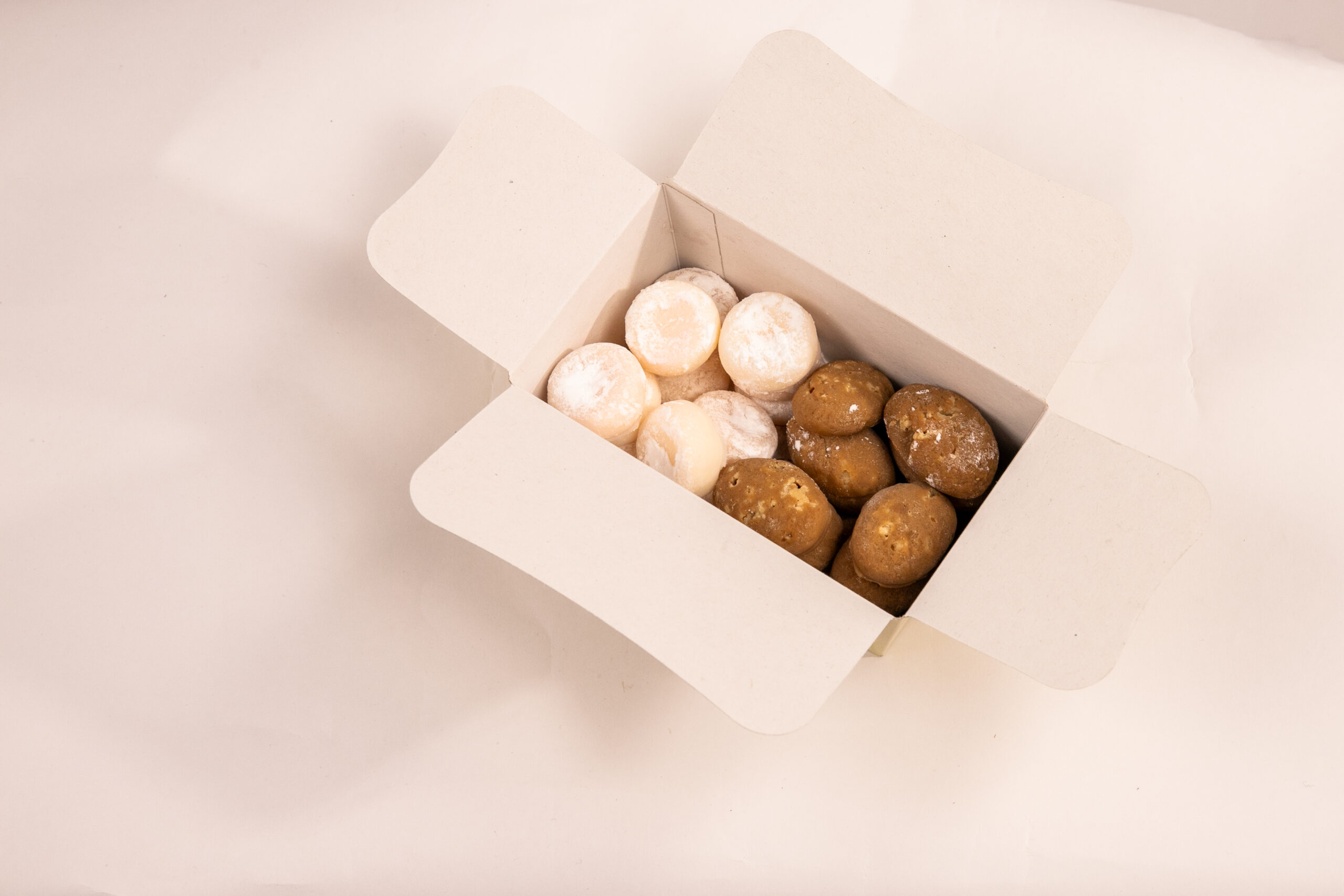 Κουτί με μελομακάρονα & κουραμπιέδες wax melts